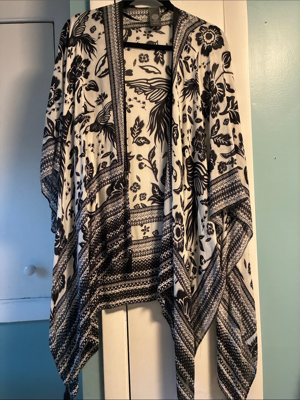 Vince Camuto Black and White Floral Kimono Tunic